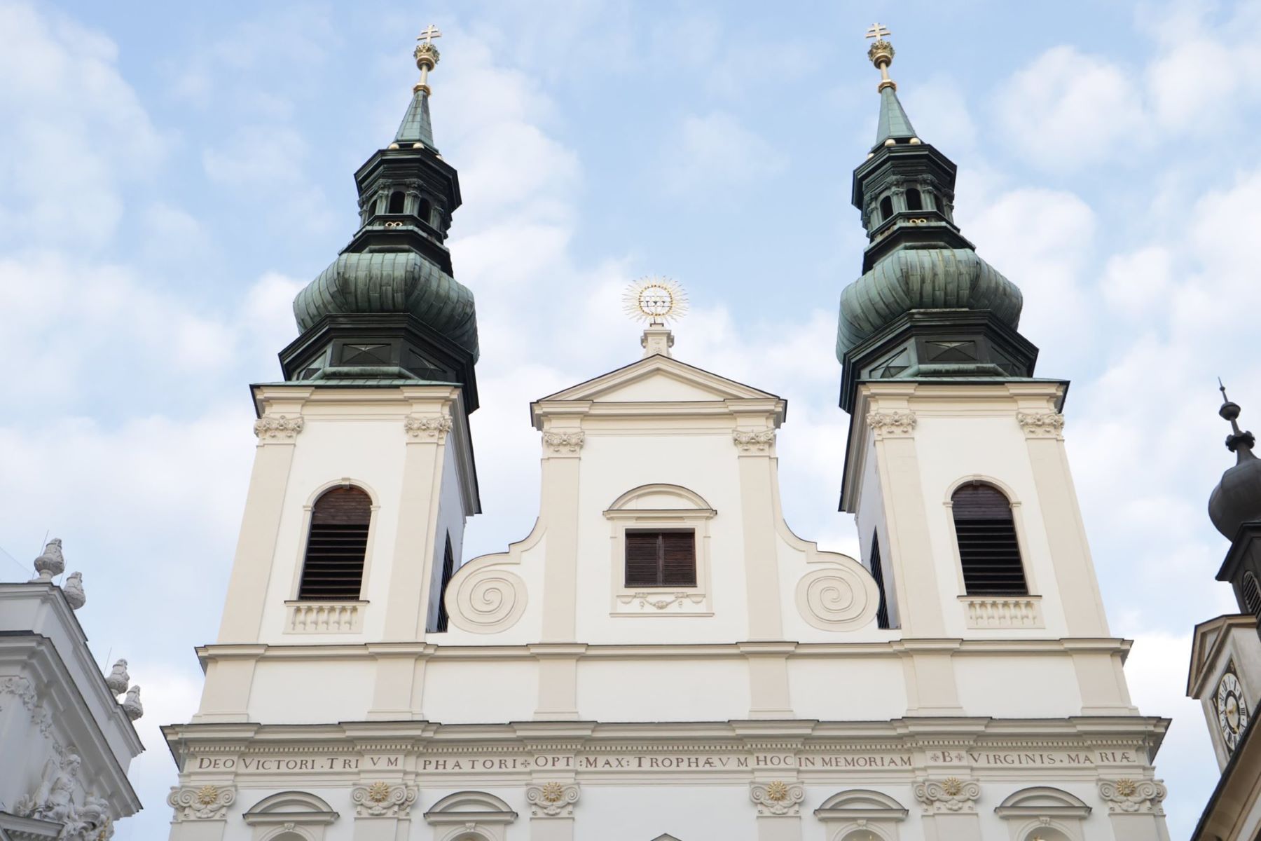 Vorderseite Jesuitenkirche - die beiden Türme